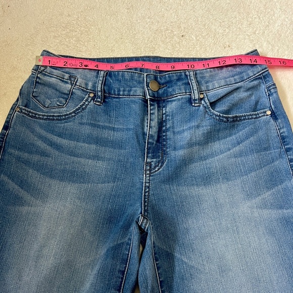 Chico's Platinum Light Wash Ankle Jeans - Size 00 (29") - Picture 3 of 10